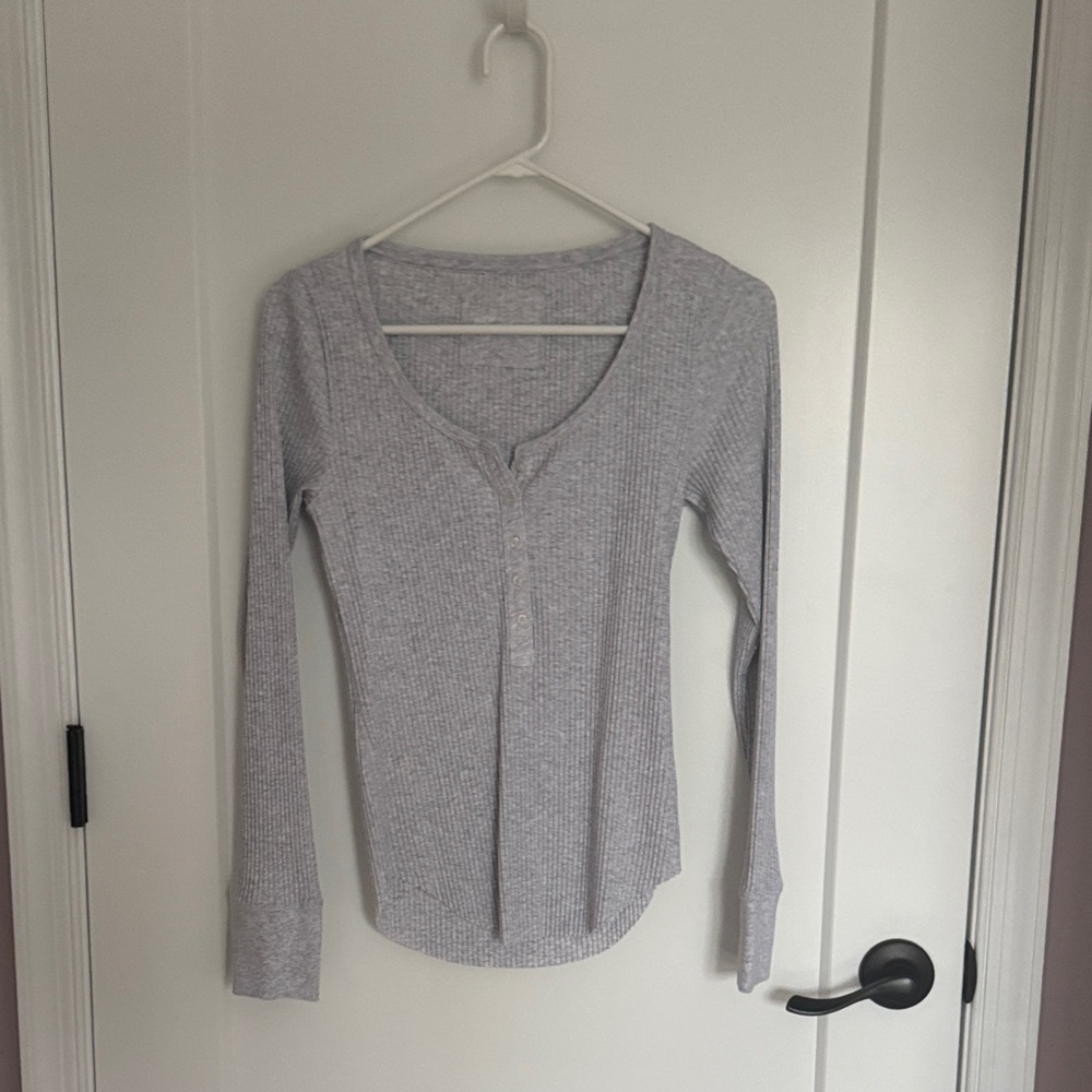 Aerie Light Gray Ribbed Long Sleeve Blouse